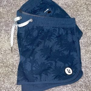 Vuori clementine shorts size small